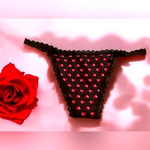 Heart Patterned Black and Red v-string thong. NWT. Sz. XL